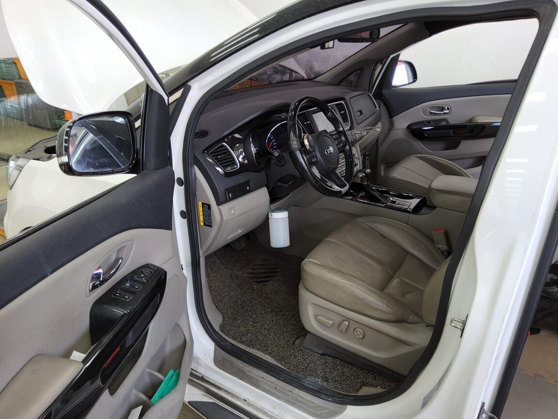 KIA THE NEW CARNIVAL LIMOUSINE 7-SEATER DIESEL VIP 2019 - zdjęcie 10