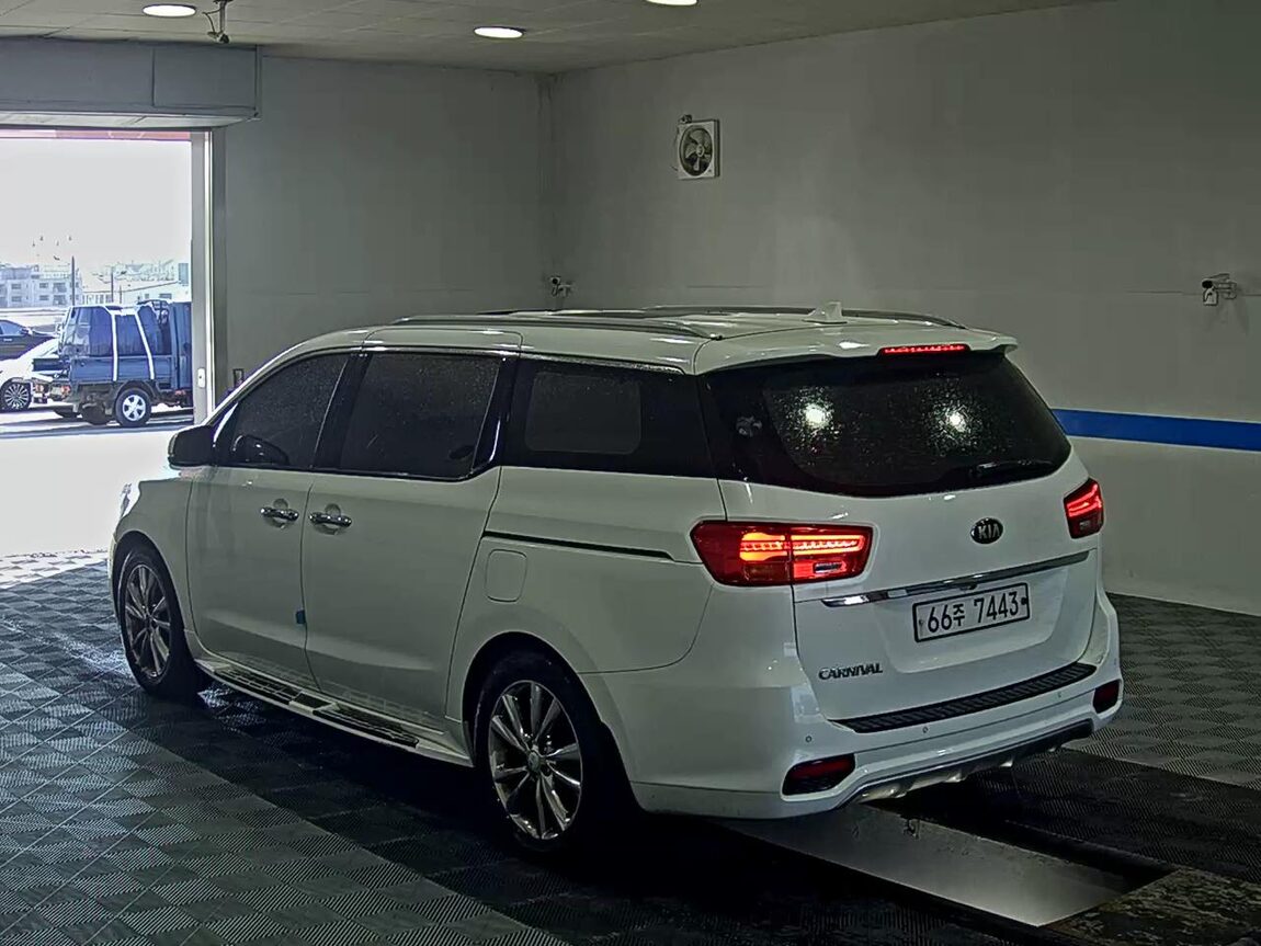 KIA THE NEW CARNIVAL 9-SEATER DIESEL NOBLESSE SPECIAL 2019 - zdjęcie 6