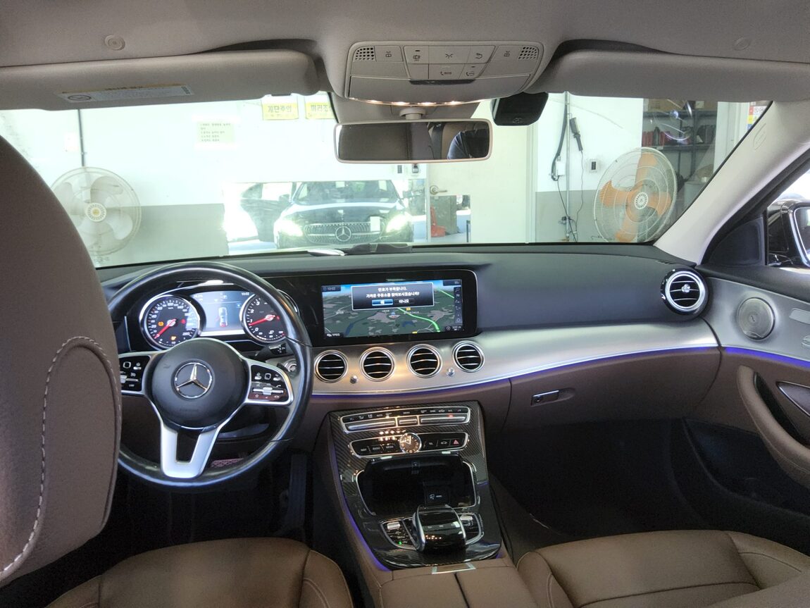 MERCEDES-BENZ E-CLASS (5TH GEN) E300 AVANTGARDE 2019 - zdjęcie 11