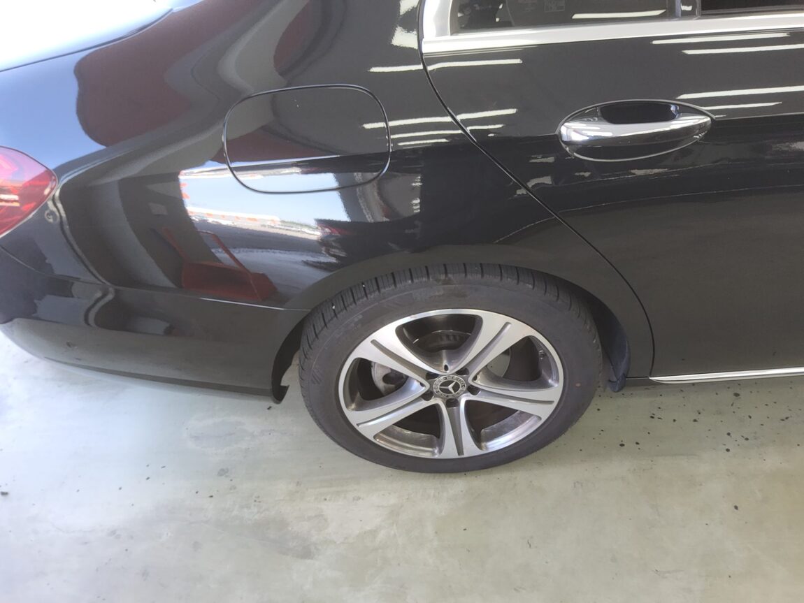 MERCEDES-BENZ E-CLASS (5TH GEN) E300 AVANTGARDE 2019 - zdjęcie 23