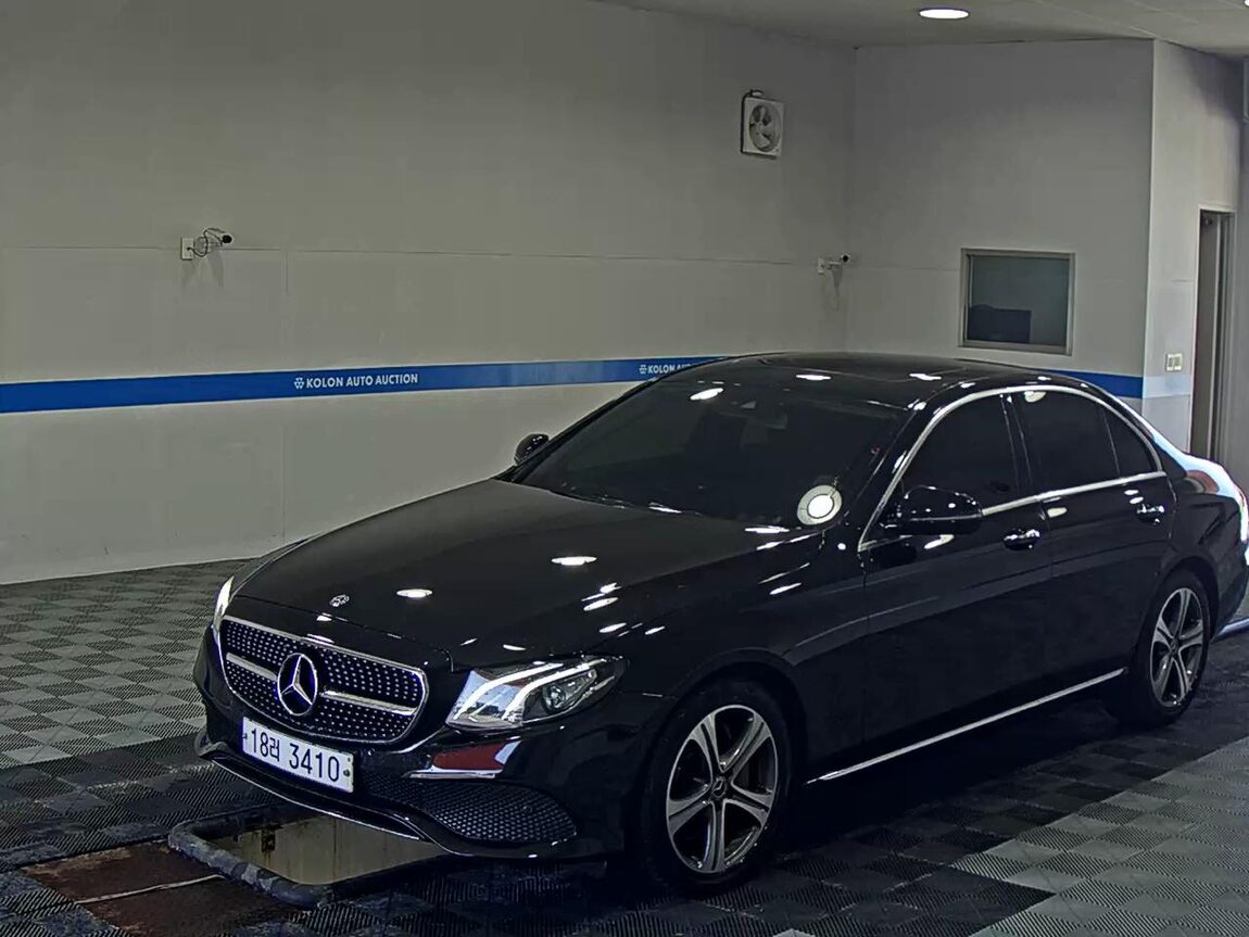 MERCEDES-BENZ E-CLASS (5TH GEN) E300 AVANTGARDE 2019 - zdjęcie 2