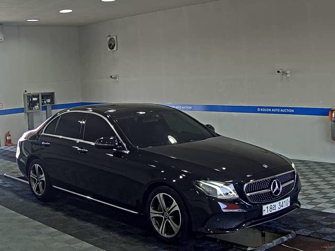 MERCEDES-BENZ E-CLASS (5TH GEN) E300 AVANTGARDE 2019 - zdjęcie 3