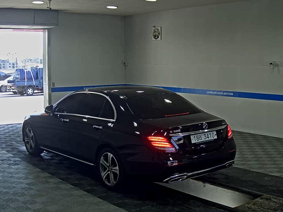 MERCEDES-BENZ E-CLASS (5TH GEN) E300 AVANTGARDE 2019 - zdjęcie 6