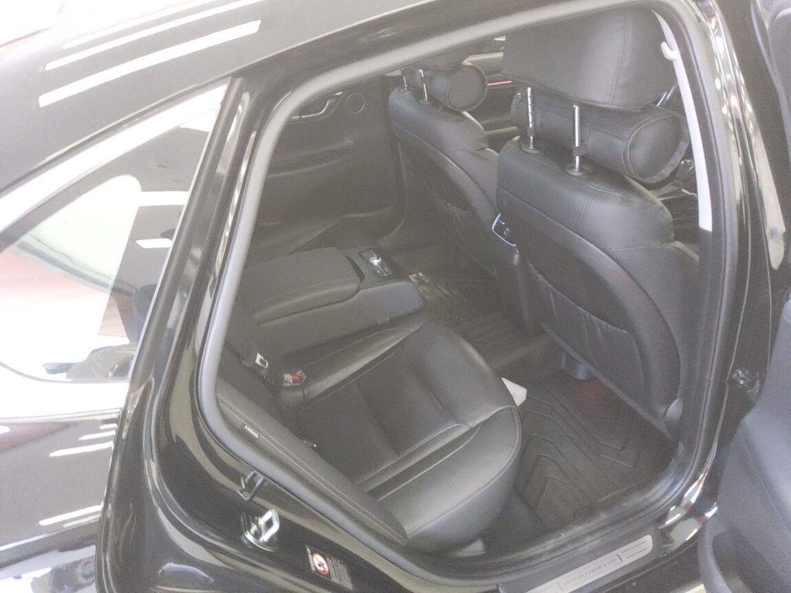 HYUNDAI GRANDEUR IG 3.0 GDi PREMIUM 2019 - zdjęcie 13