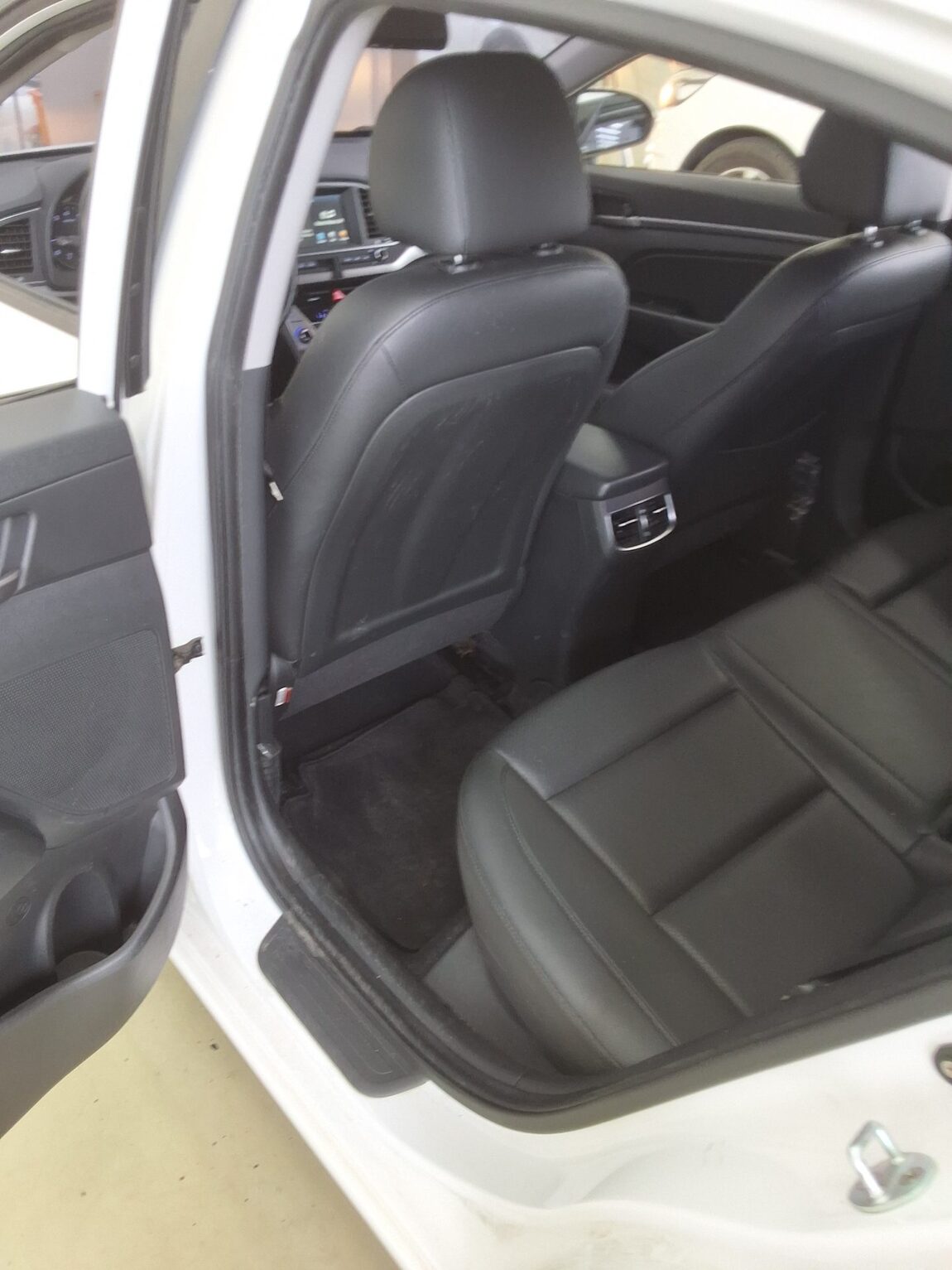 HYUNDAI AVANTE AD 1.6 GDi SMART 2016 - zdjęcie 12
