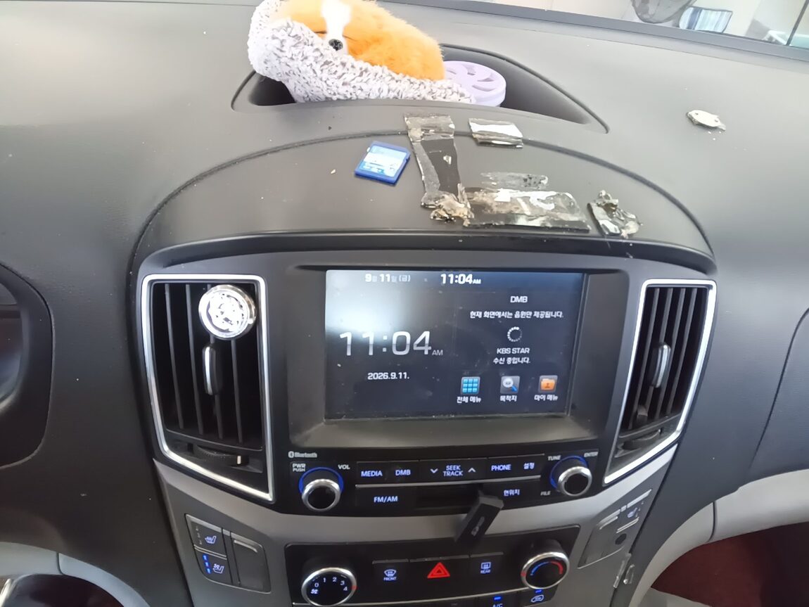 HYUNDAI GRAND STAREX 5-SEATER DIESEL VAN MODERN 2017 - zdjęcie 19