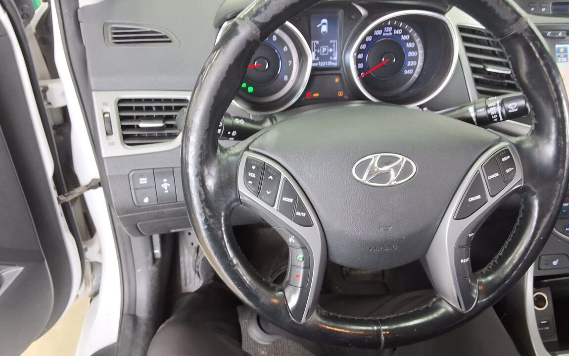 HYUNDAI THE NEW AVANTE MD 1.6 GDi MODERN 2015 - zdjęcie 17