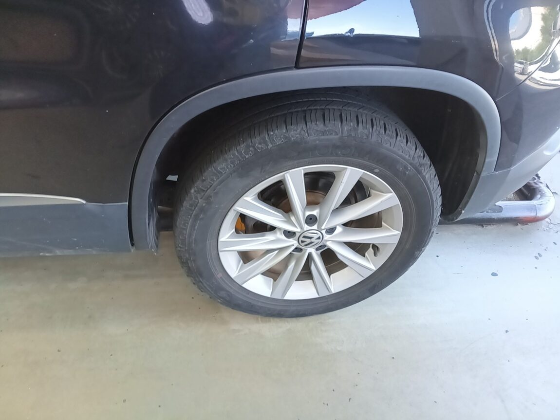 VOLKSWAGEN TIGUAN 2.0 TDI BLUEMOTION 2015 - zdjęcie 27