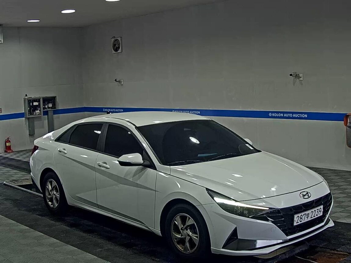 HYUNDAI AVANTE (CN7) 1.6 GASOLINE MODERN 2022 - zdjęcie 3