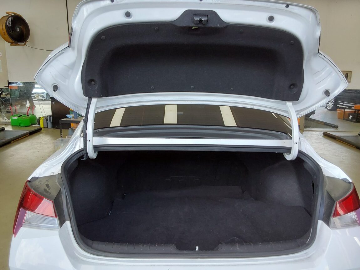 HYUNDAI AVANTE (CN7) 1.6 GASOLINE MODERN 2022 - zdjęcie 15