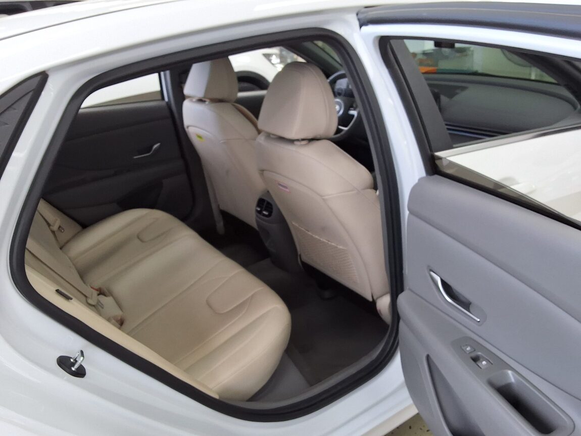 HYUNDAI THE NEW AVANTE (CN7) GASOLINE 1.6 INSPIRATION 2024 - zdjęcie 14