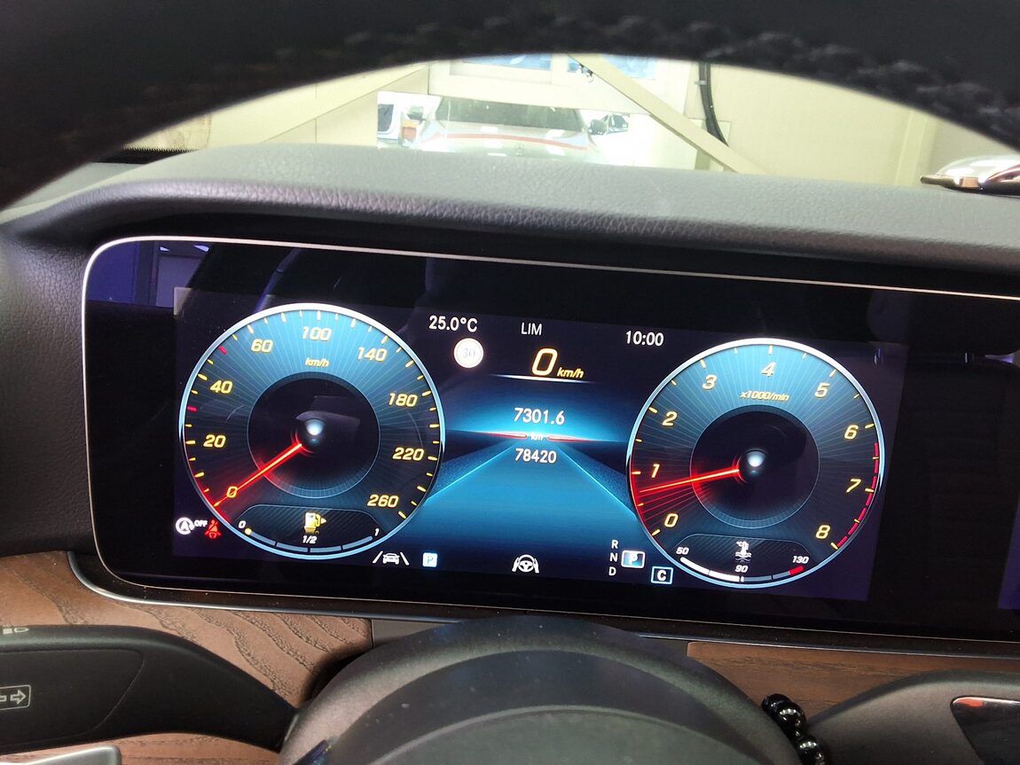 MERCEDES-BENZ E-CLASS (5TH GEN) E250 EXCLUSIVE 2022 - zdjęcie 10
