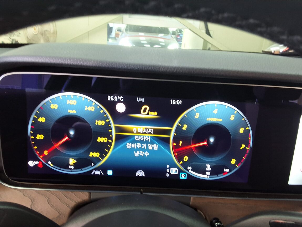 MERCEDES-BENZ E-CLASS (5TH GEN) E250 EXCLUSIVE 2022 - zdjęcie 26