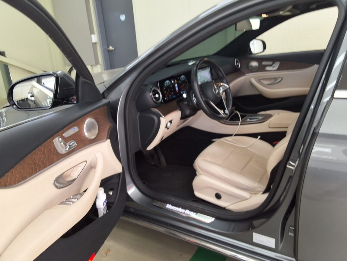 MERCEDES-BENZ E-CLASS (5TH GEN) E250 EXCLUSIVE 2022 - zdjęcie 11