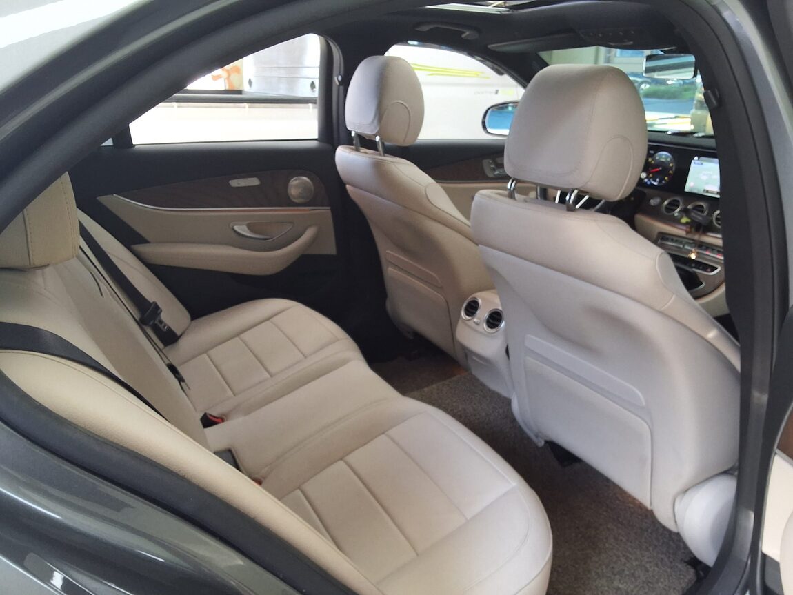 MERCEDES-BENZ E-CLASS (5TH GEN) E250 EXCLUSIVE 2022 - zdjęcie 14