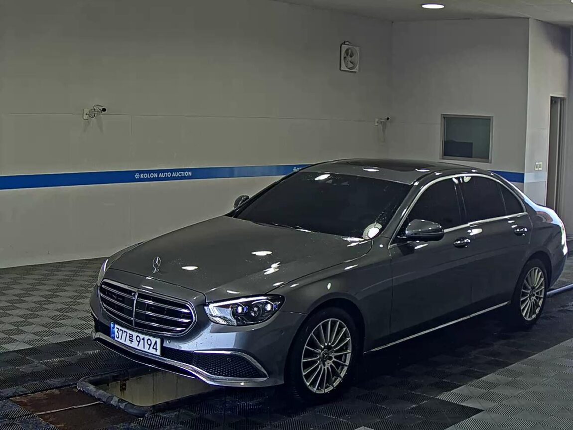 MERCEDES-BENZ E-CLASS (5TH GEN) E250 EXCLUSIVE 2022 - zdjęcie 2