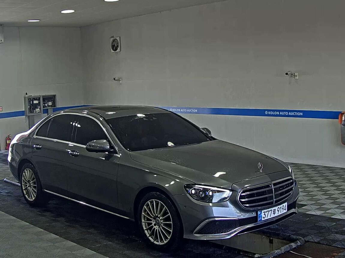 MERCEDES-BENZ E-CLASS (5TH GEN) E250 EXCLUSIVE 2022 - zdjęcie 3