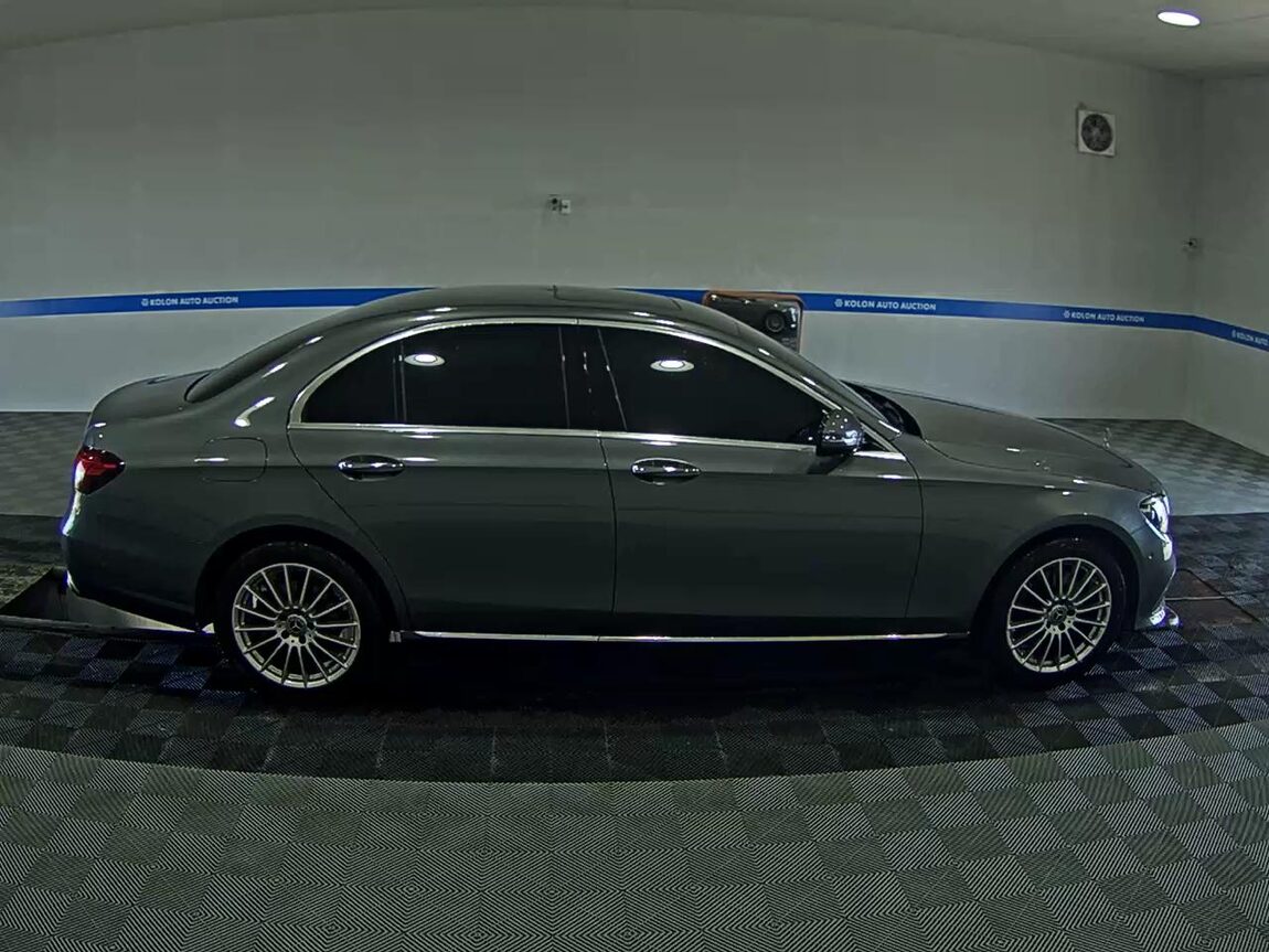 MERCEDES-BENZ E-CLASS (5TH GEN) E250 EXCLUSIVE 2022 - zdjęcie 4