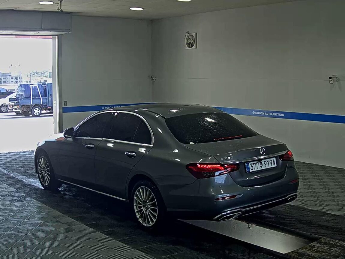 MERCEDES-BENZ E-CLASS (5TH GEN) E250 EXCLUSIVE 2022 - zdjęcie 6