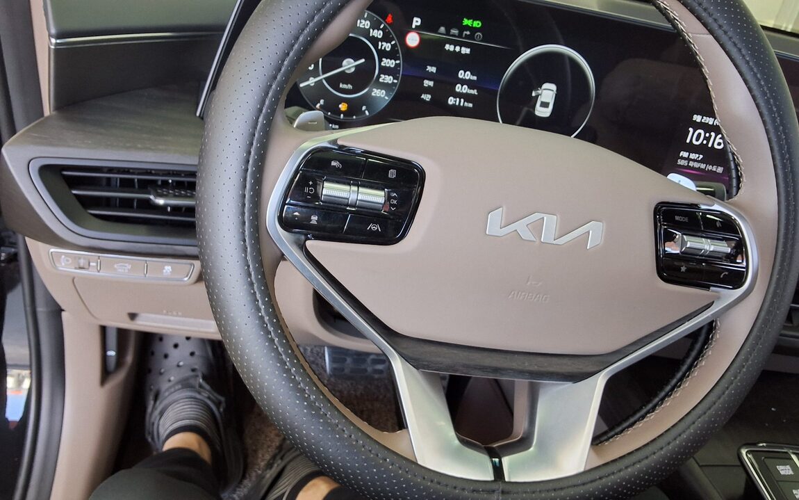 KIA K8 3.5 GDI 2WD SIGNATURE 2023 - zdjęcie 17