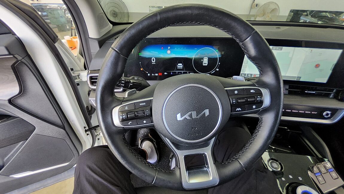 KIA THE ALL NEW SPORTAGE HYBRID 1.6 HEV SIGNATURE GRAVITY 2023 - zdjęcie 17
