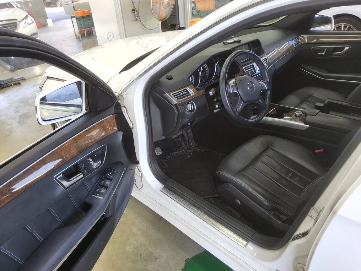 MERCEDES-BENZ E-CLASS (4TH GEN) E300 ELEGANCE 2016 - zdjęcie 10