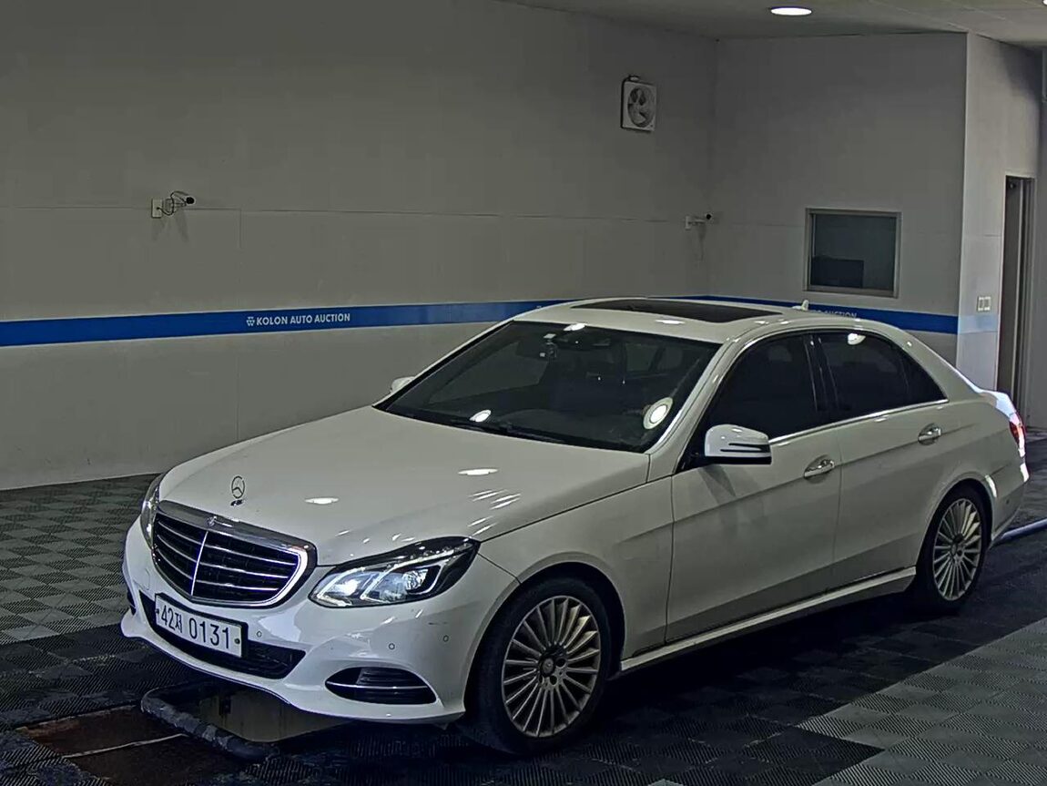 MERCEDES-BENZ E-CLASS (4TH GEN) E300 ELEGANCE 2016 - zdjęcie 2