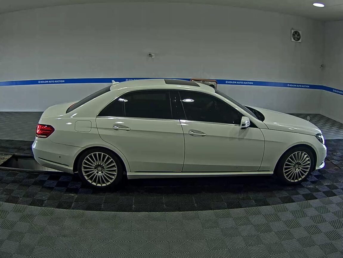 MERCEDES-BENZ E-CLASS (4TH GEN) E300 ELEGANCE 2016 - zdjęcie 4