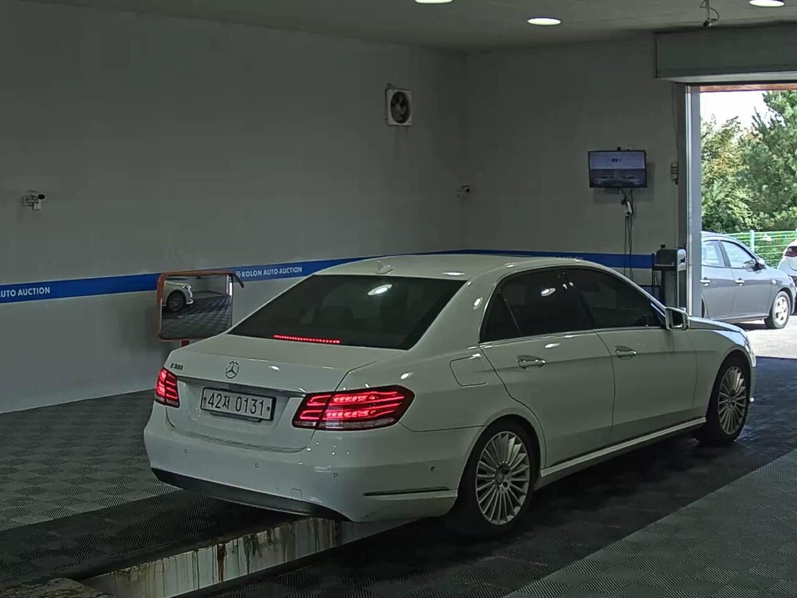 MERCEDES-BENZ E-CLASS (4TH GEN) E300 ELEGANCE 2016 - zdjęcie 5