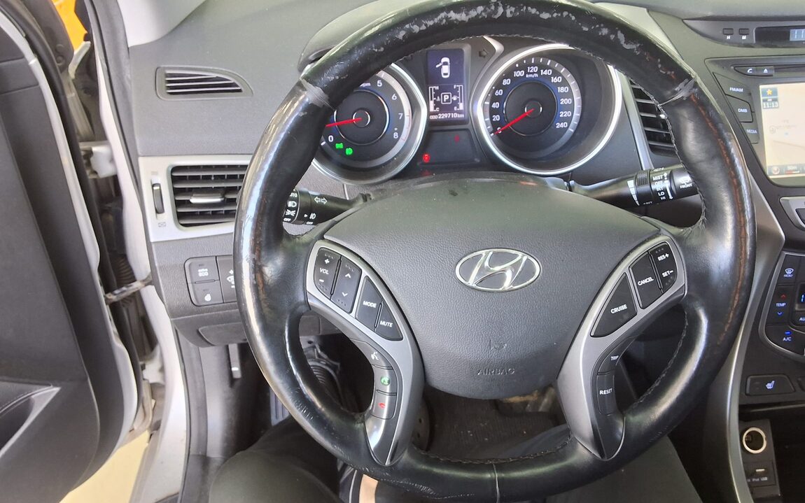 HYUNDAI THE NEW AVANTE MD 1.6 GDi MODERN 2014 - zdjęcie 17