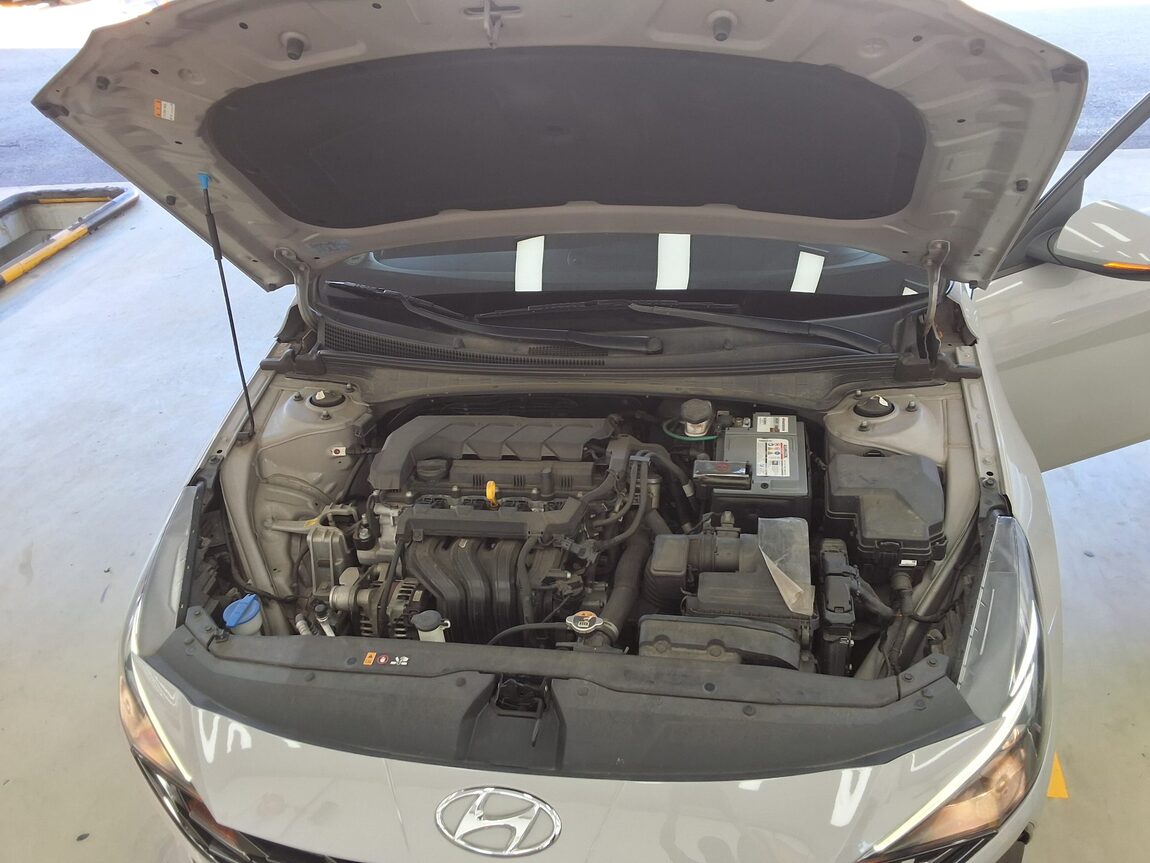 HYUNDAI AVANTE (CN7) 1.6 GASOLINE SMART 2021 - zdjęcie 19
