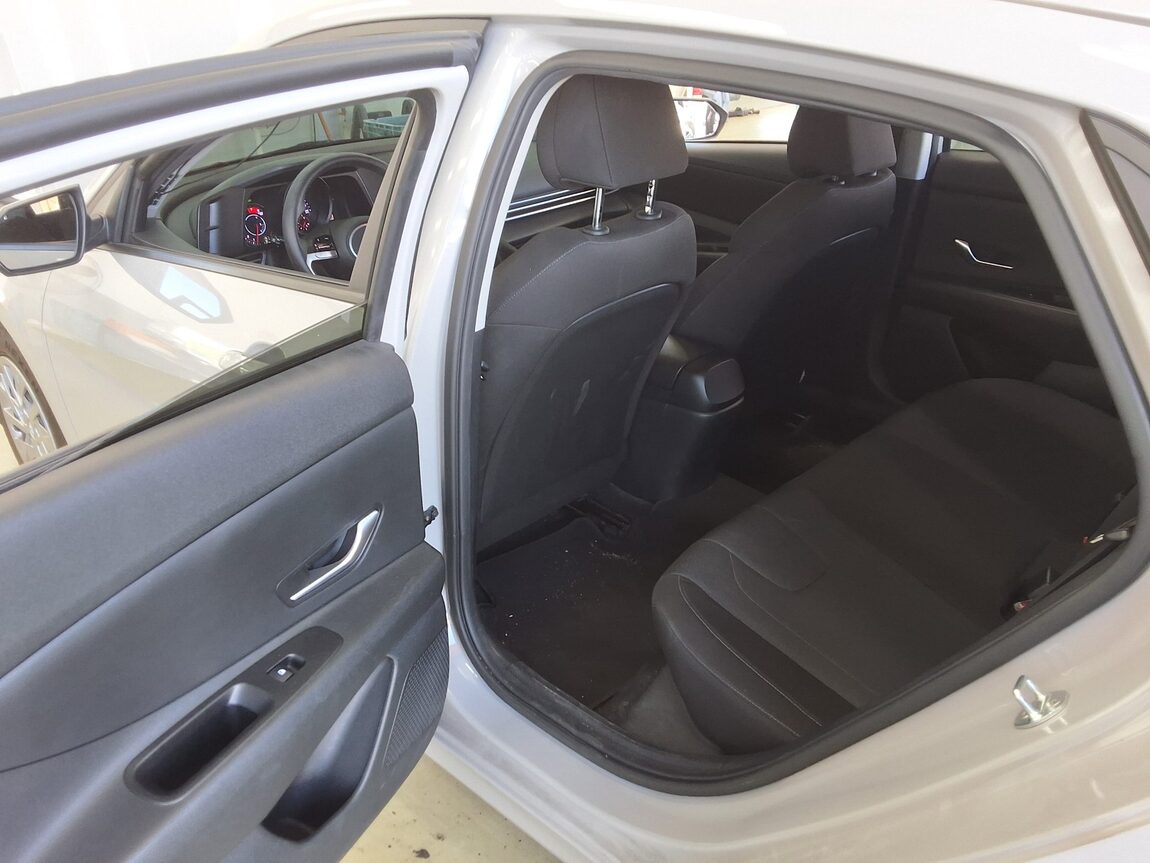 HYUNDAI AVANTE (CN7) 1.6 GASOLINE SMART 2021 - zdjęcie 12