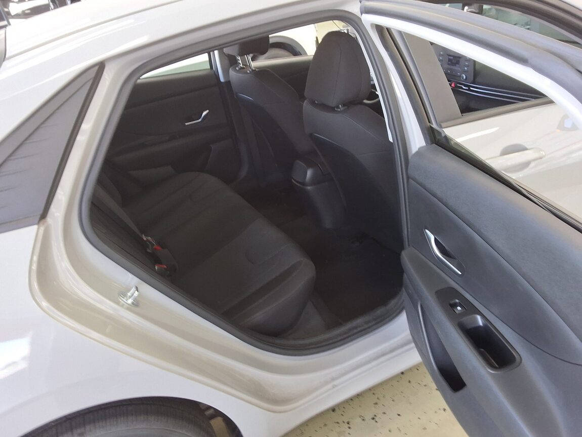 HYUNDAI AVANTE (CN7) 1.6 GASOLINE SMART 2021 - zdjęcie 13