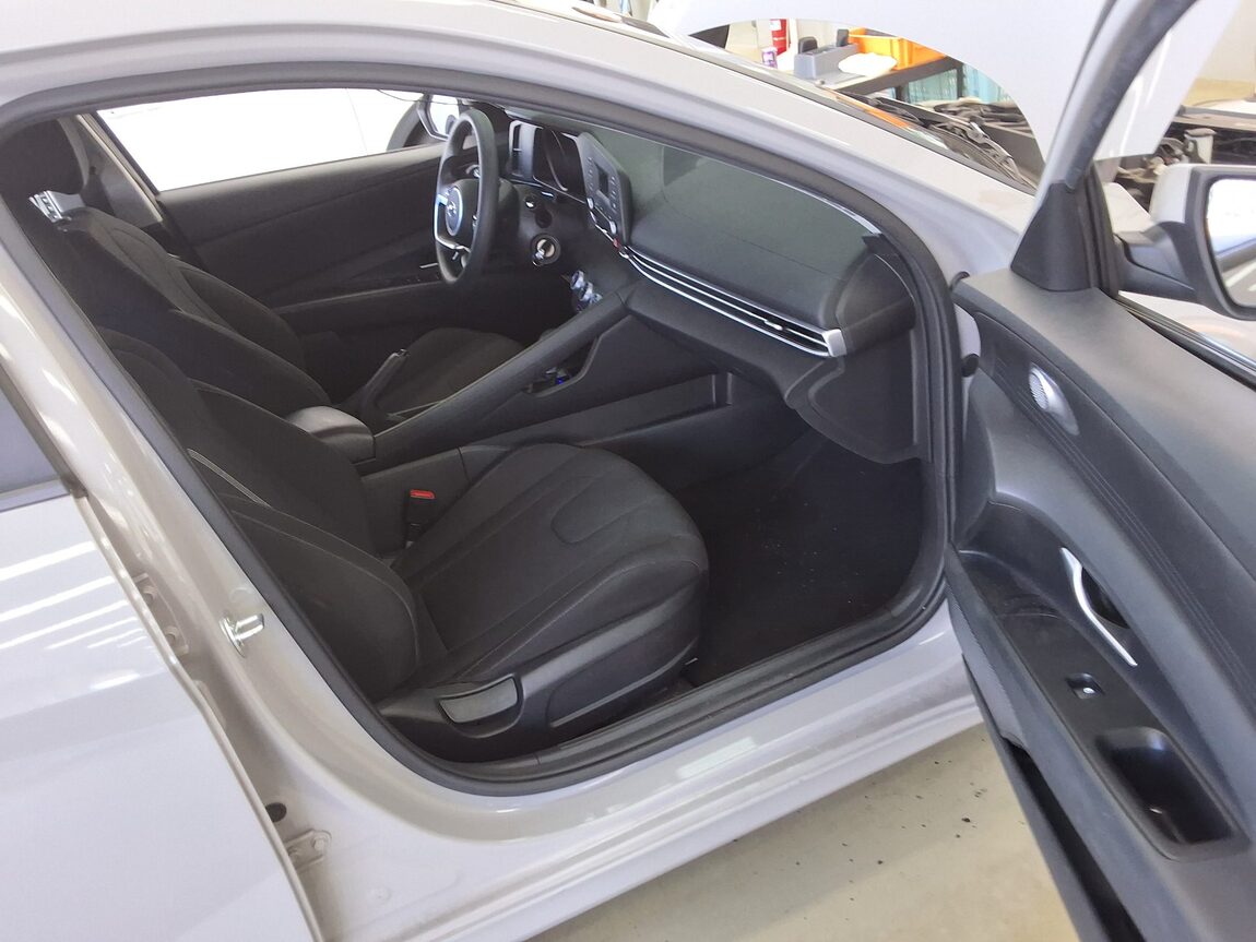 HYUNDAI AVANTE (CN7) 1.6 GASOLINE SMART 2021 - zdjęcie 14