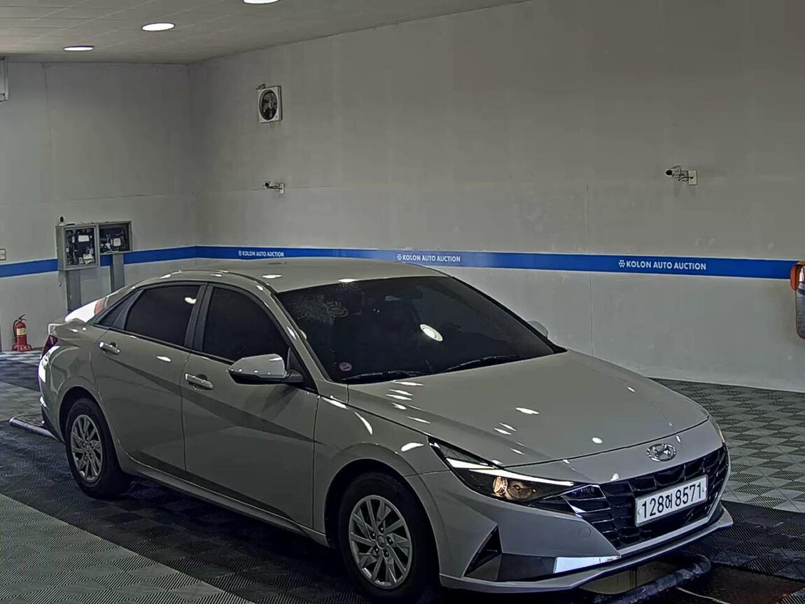 HYUNDAI AVANTE (CN7) 1.6 GASOLINE SMART 2021 - zdjęcie 3