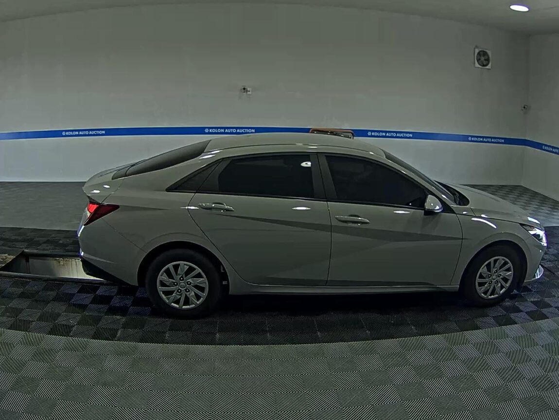 HYUNDAI AVANTE (CN7) 1.6 GASOLINE SMART 2021 - zdjęcie 4