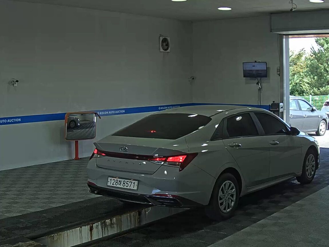 HYUNDAI AVANTE (CN7) 1.6 GASOLINE SMART 2021 - zdjęcie 5