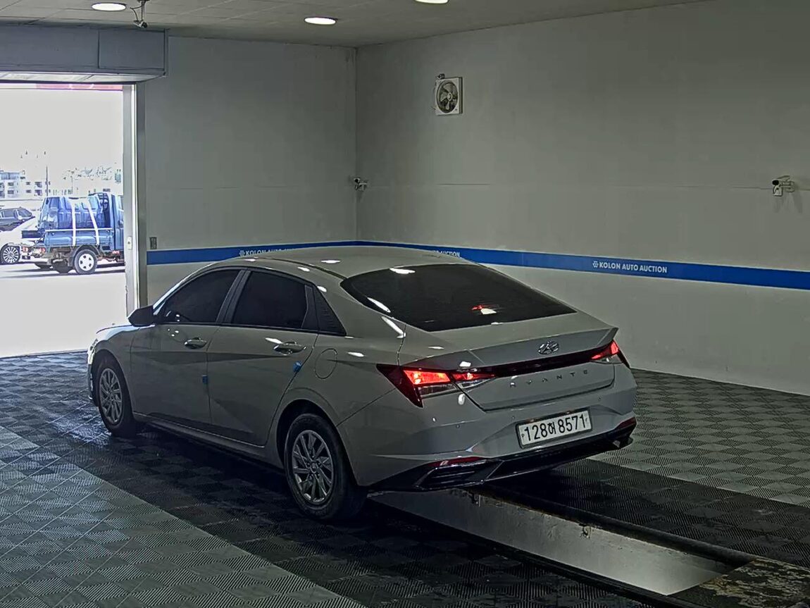 HYUNDAI AVANTE (CN7) 1.6 GASOLINE SMART 2021 - zdjęcie 6