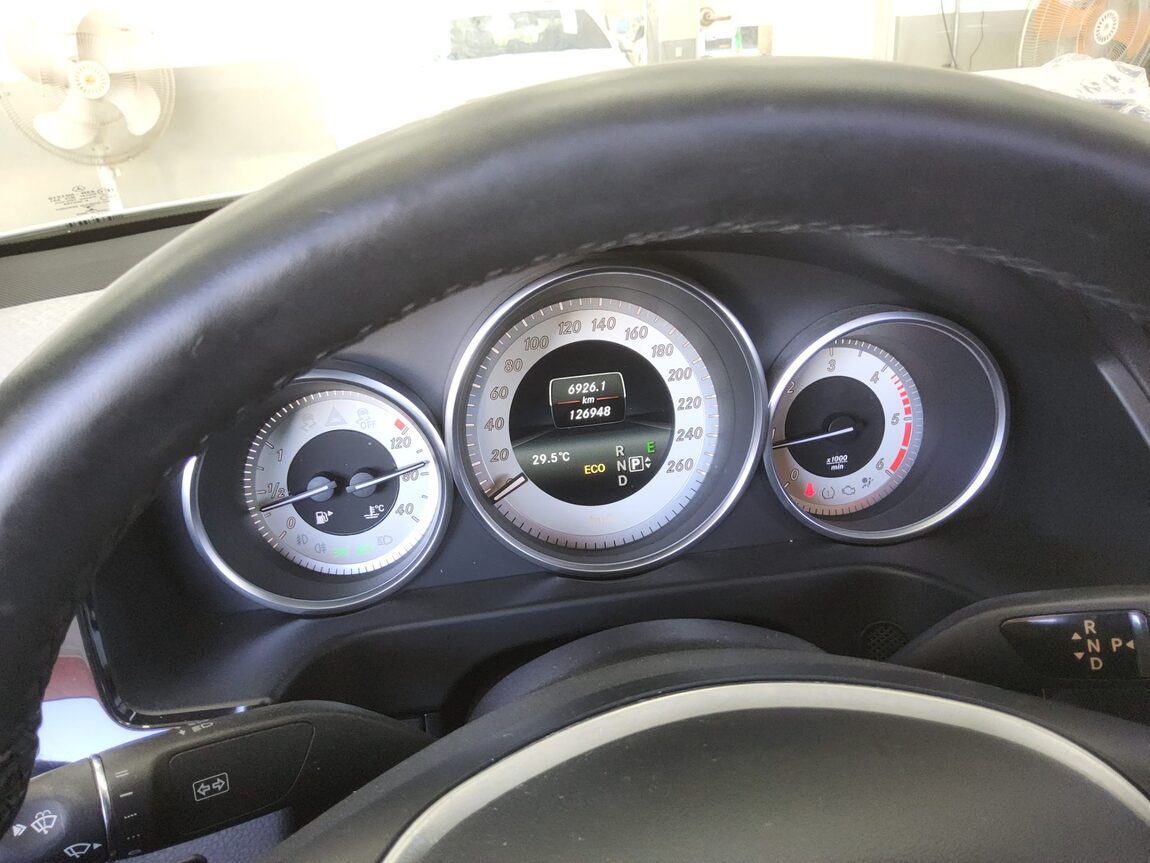 MERCEDES-BENZ E-CLASS (4TH GEN) E220 CDI AVANTGARDE 2016 - zdjęcie 9