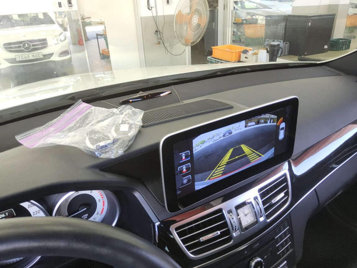 MERCEDES-BENZ E-CLASS (4TH GEN) E220 CDI AVANTGARDE 2016 - zdjęcie 17