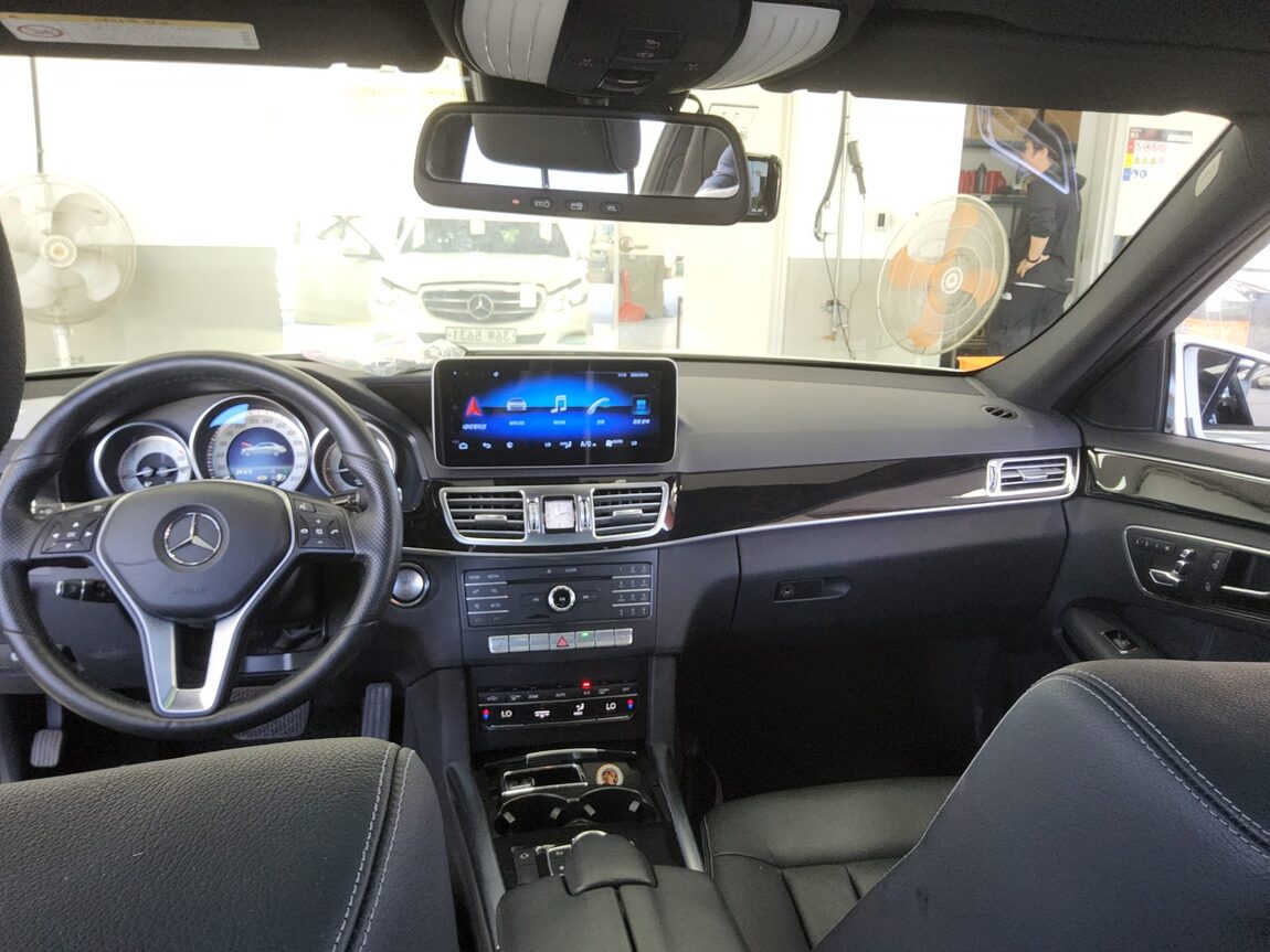 MERCEDES-BENZ E-CLASS (4TH GEN) E220 CDI AVANTGARDE 2016 - zdjęcie 11