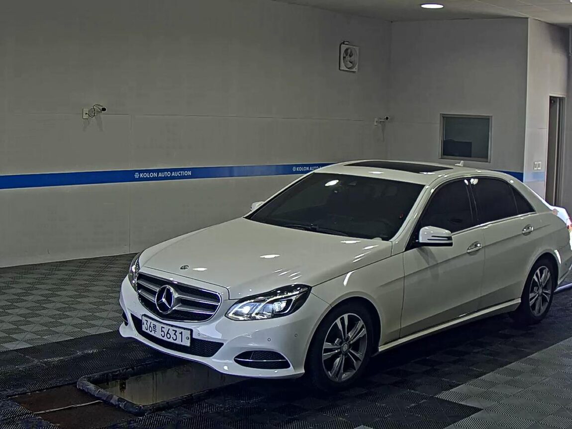 MERCEDES-BENZ E-CLASS (4TH GEN) E220 CDI AVANTGARDE 2016 - zdjęcie 2