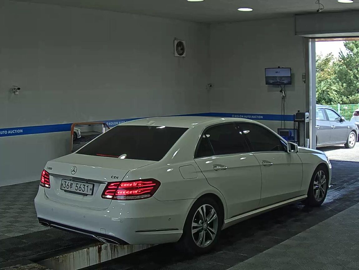 MERCEDES-BENZ E-CLASS (4TH GEN) E220 CDI AVANTGARDE 2016 - zdjęcie 5