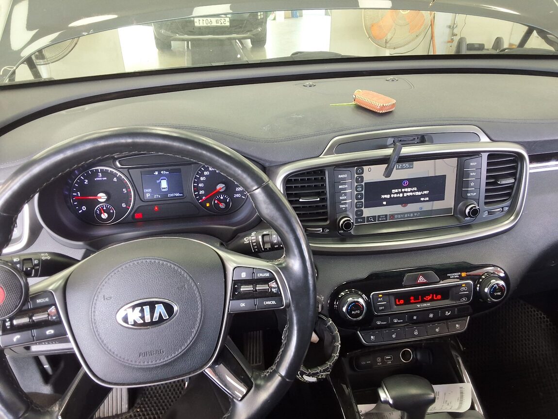 KIA THE NEW SORENTO DIESEL R2.0 2WD PRESTIGE 2018 - zdjęcie 17