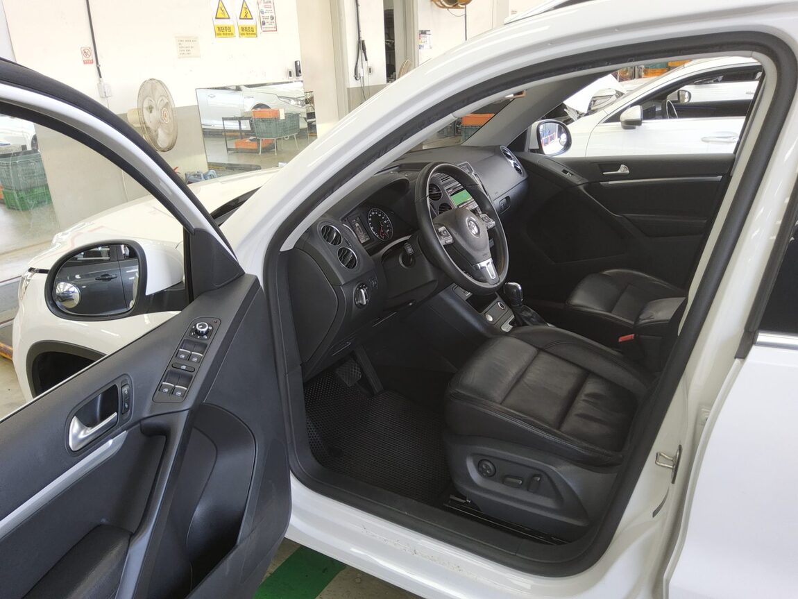 VOLKSWAGEN TIGUAN 2.0 TDI BLUEMOTION COMFORT 2014 - zdjęcie 10