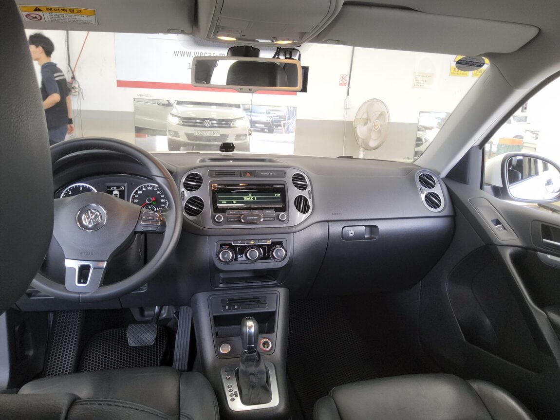 VOLKSWAGEN TIGUAN 2.0 TDI BLUEMOTION COMFORT 2014 - zdjęcie 11