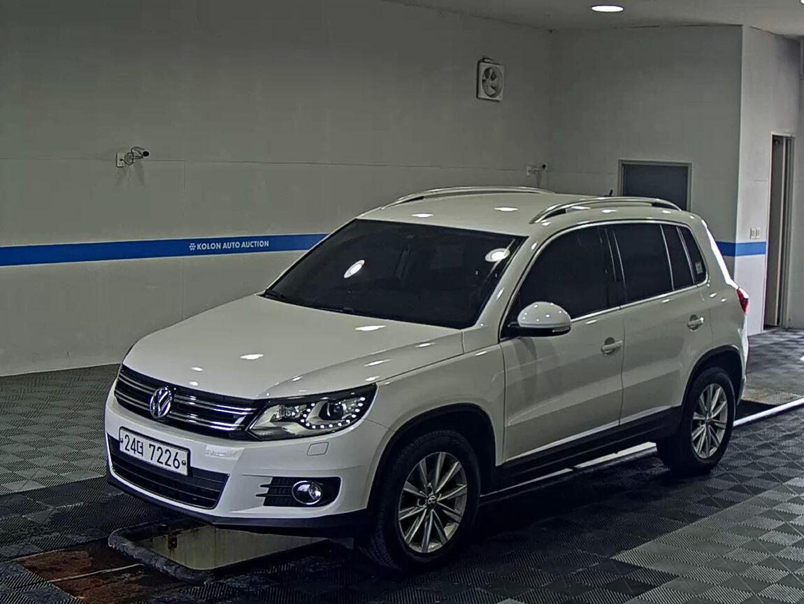 VOLKSWAGEN TIGUAN 2.0 TDI BLUEMOTION COMFORT 2014 - zdjęcie 2