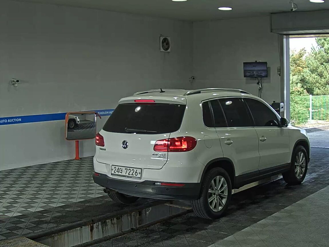 VOLKSWAGEN TIGUAN 2.0 TDI BLUEMOTION COMFORT 2014 - zdjęcie 5
