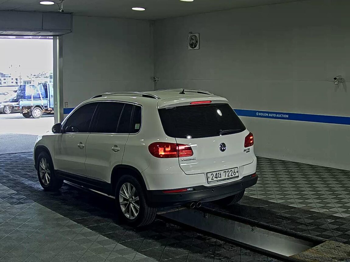 VOLKSWAGEN TIGUAN 2.0 TDI BLUEMOTION COMFORT 2014 - zdjęcie 6