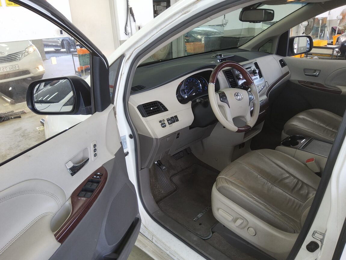 TOYOTA SIENNA (3RD GEN) 3.5 LIMITED 2012 - zdjęcie 10